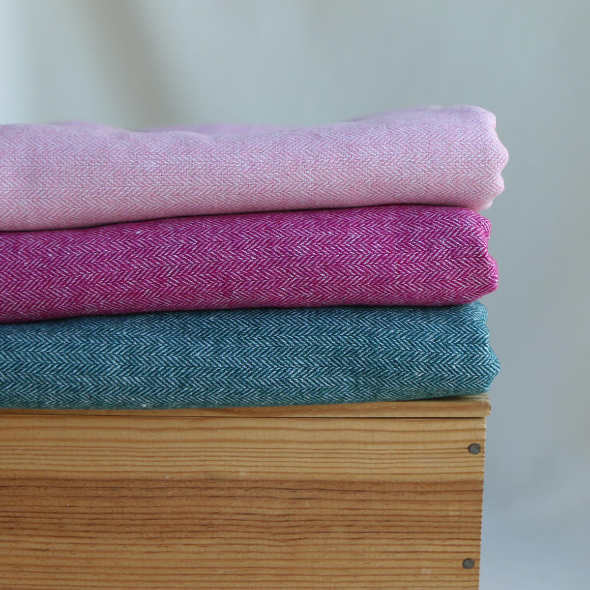 Tissu chevrons texturé coton / laine coloris Rose tendre