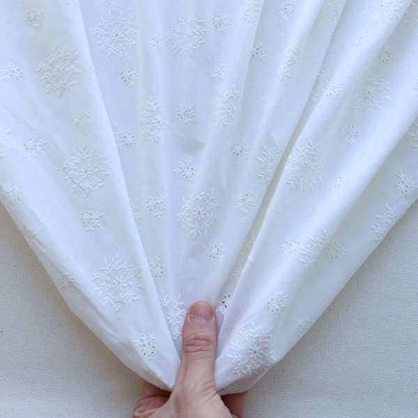copie de Broderie anglaise voile de coton coloris blanc ivoire 2