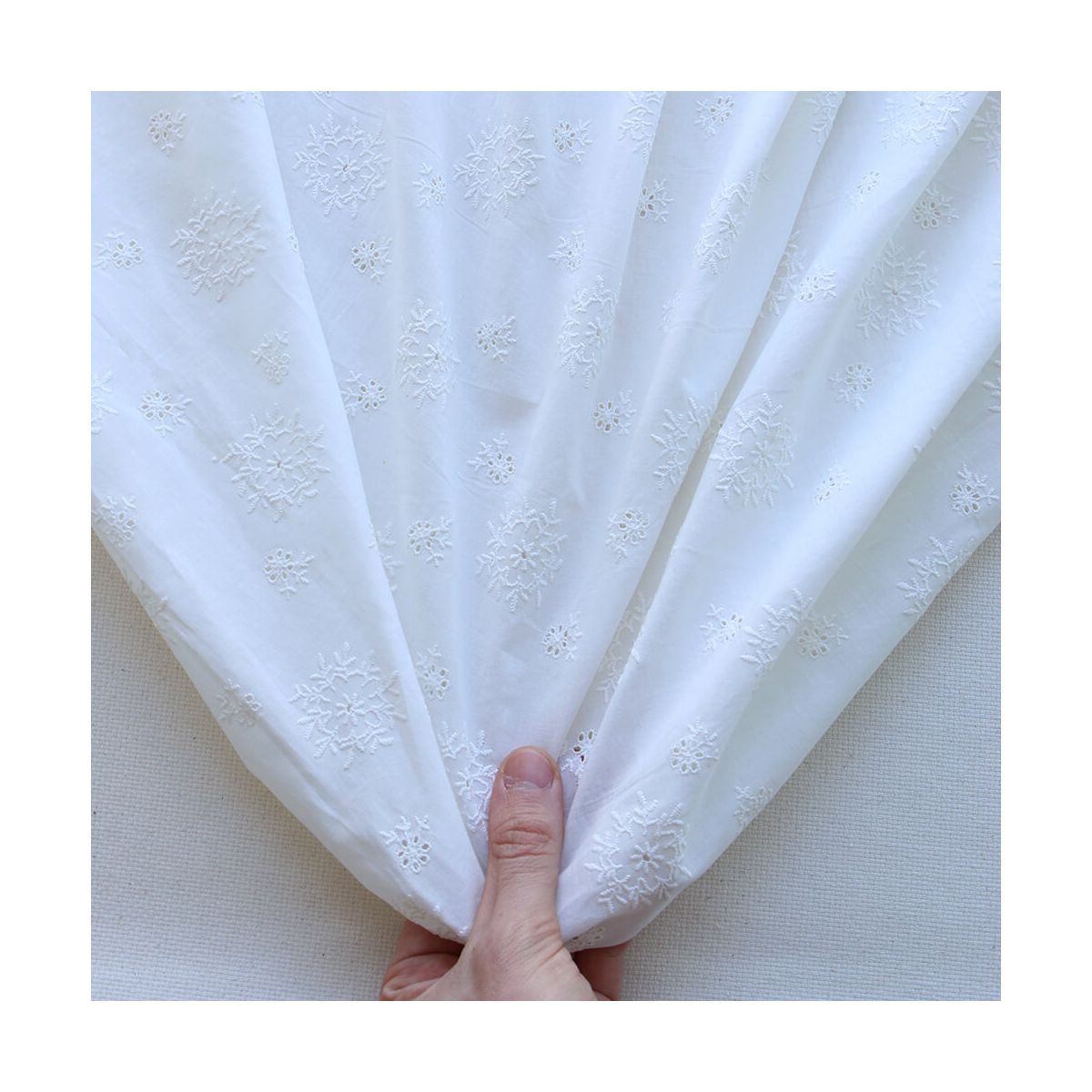 copie de Broderie anglaise voile de coton coloris blanc ivoire