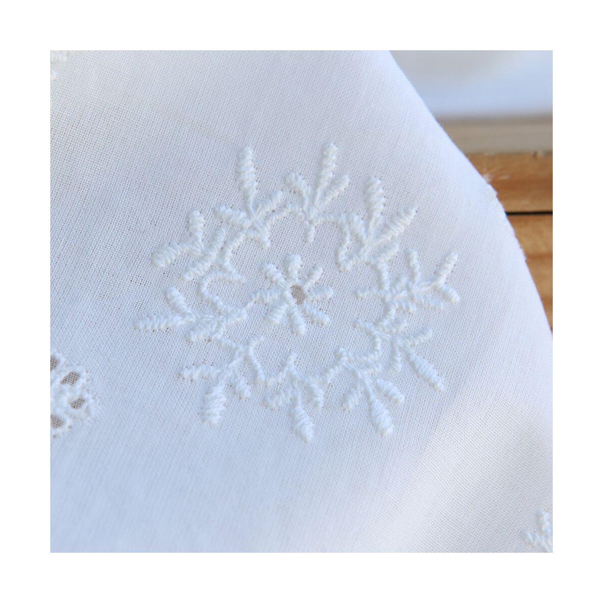 copie de Broderie anglaise voile de coton coloris blanc ivoire