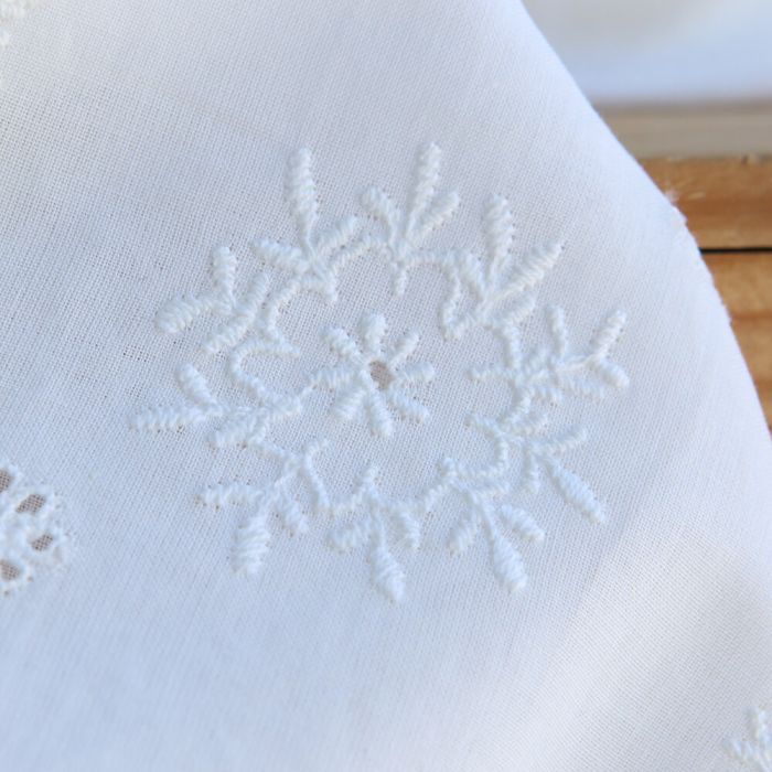 copie de Broderie anglaise voile de coton coloris blanc ivoire