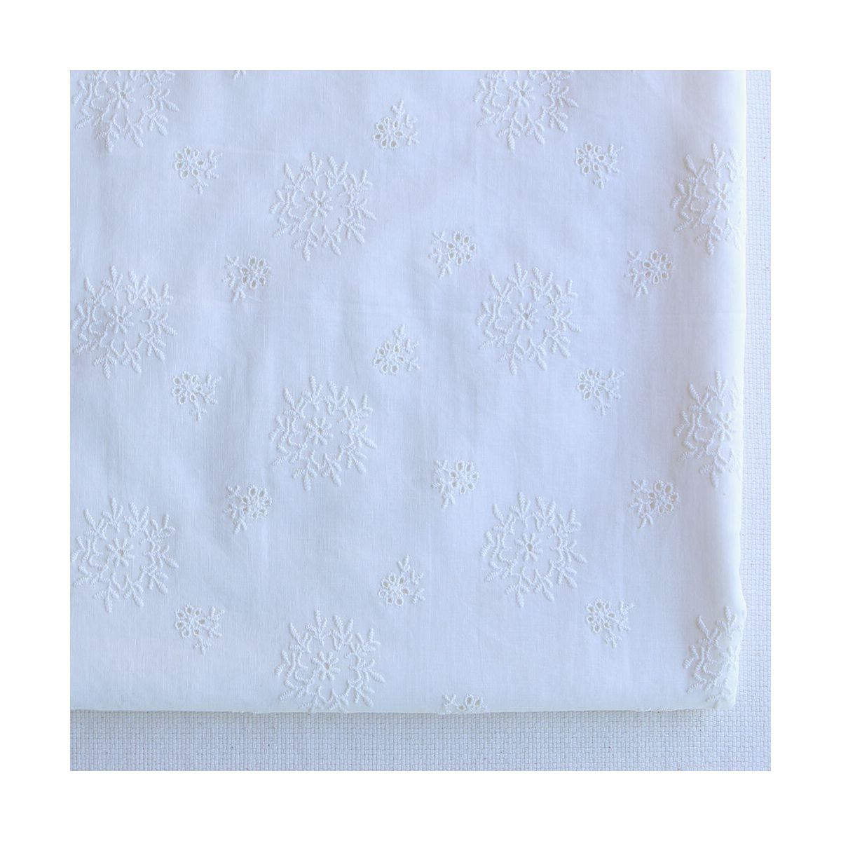 copie de Broderie anglaise voile de coton coloris blanc ivoire