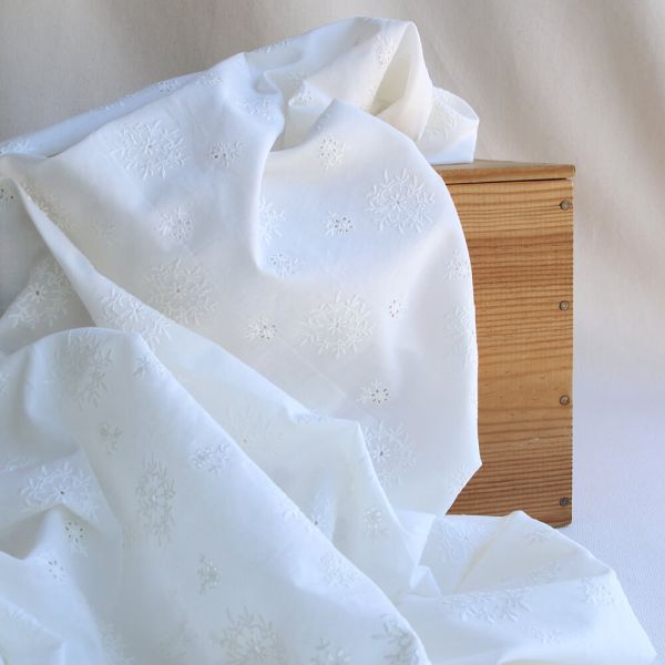 copie de Broderie anglaise voile de coton coloris blanc ivoire