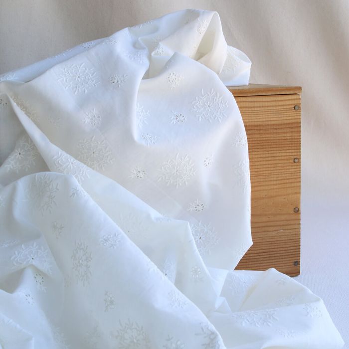 copie de Broderie anglaise voile de coton coloris blanc ivoire