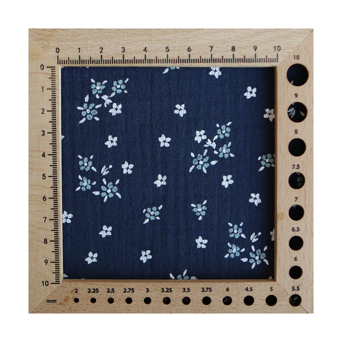 Lena - Double gaze de coton motif fleuri fond bleu marine