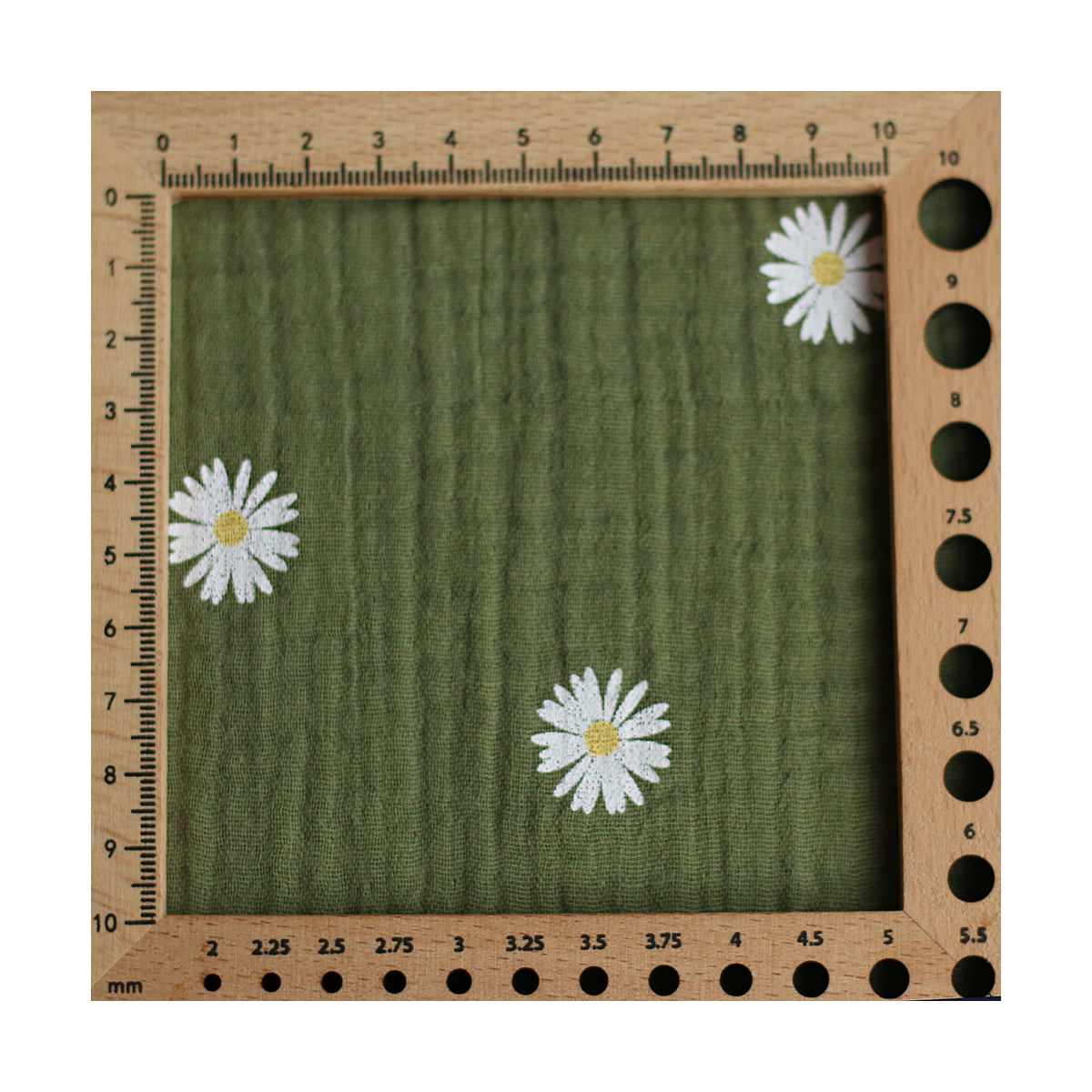 Daisy - Double gaze coton BIO motif exclusif fond vert olive