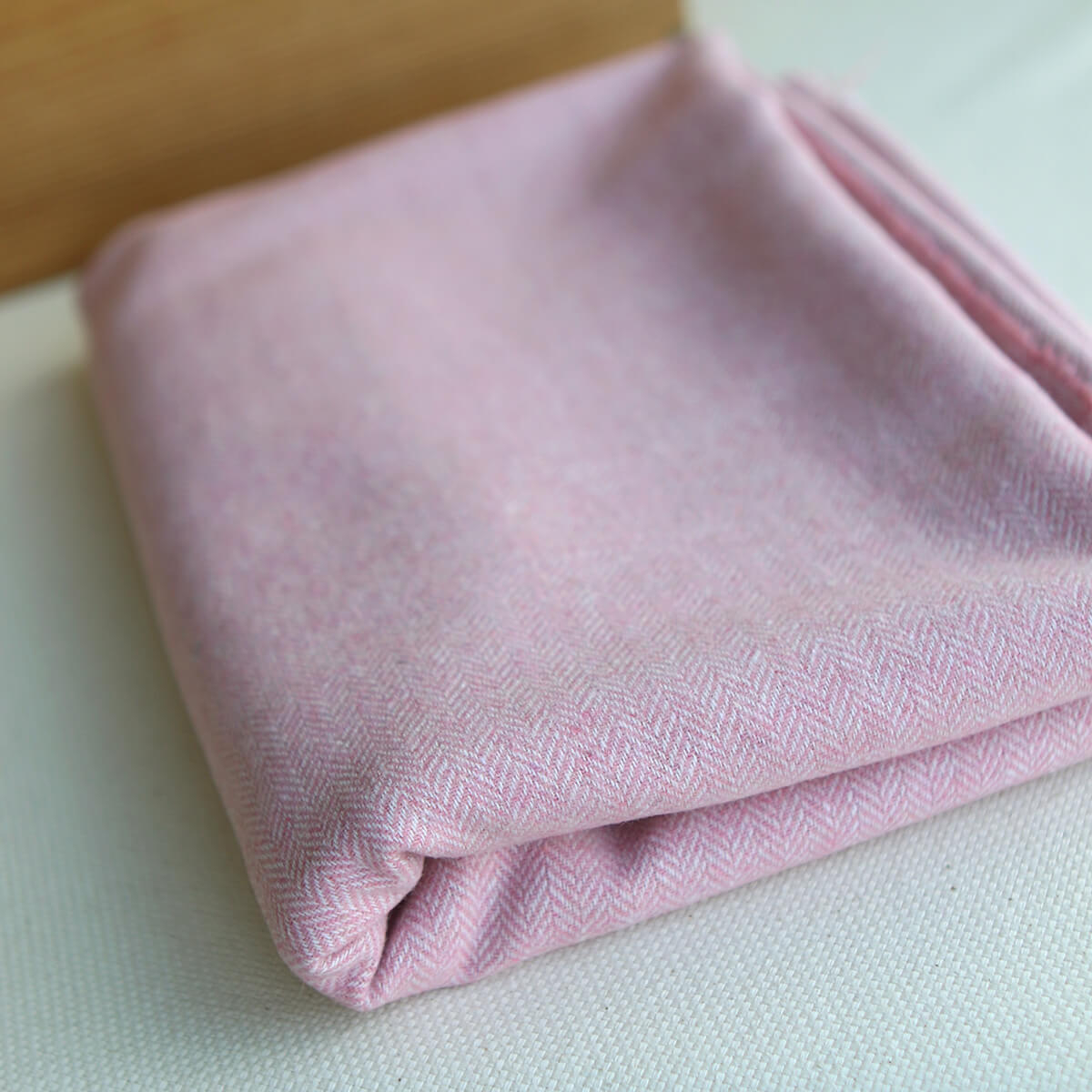Tissu chevrons texturé coton / laine coloris Rose tendre