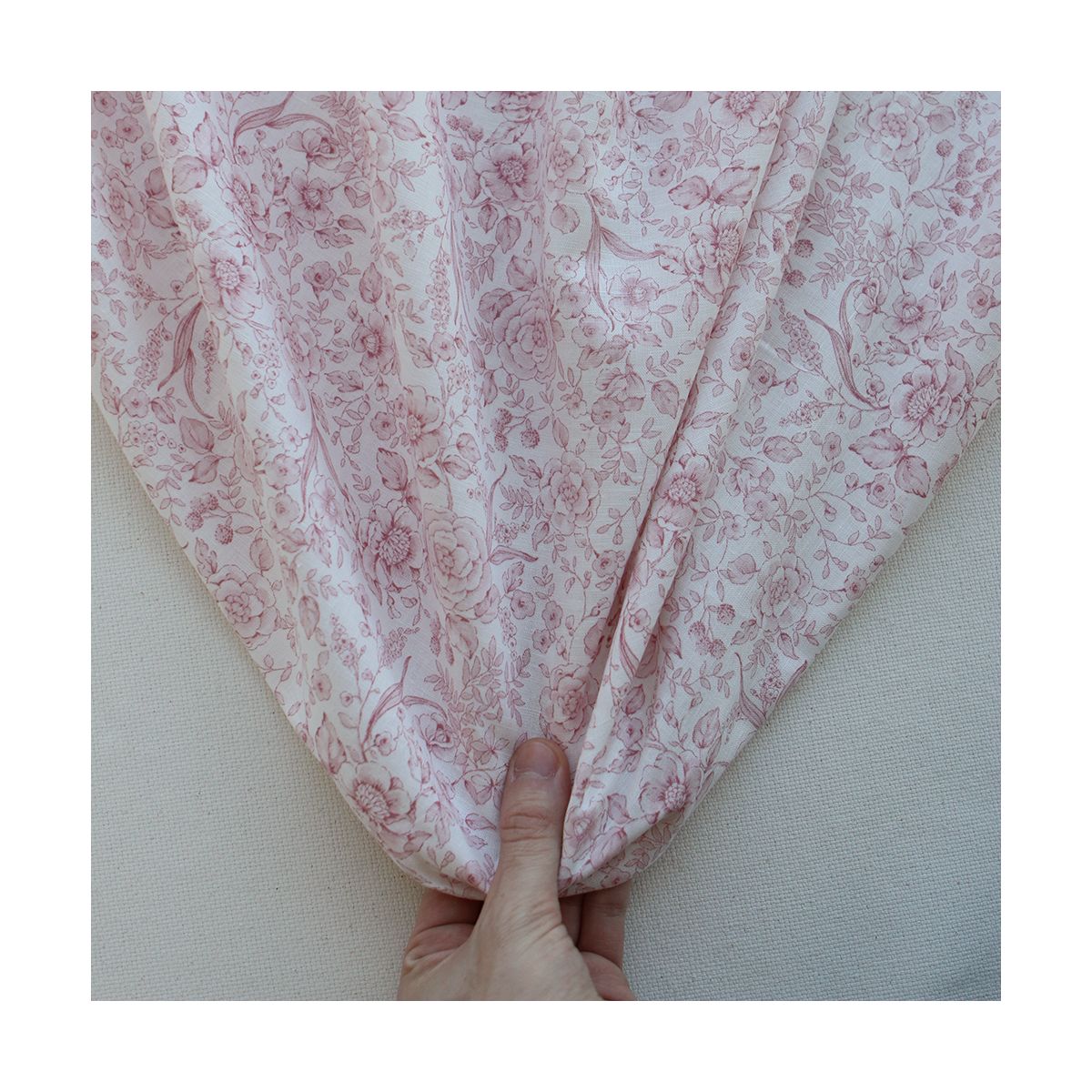 copie de Apolline - Tissu lin coton roses effet toile de Jouy blanc lait et cappuccino