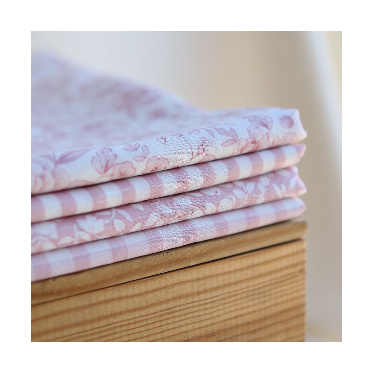 copie de Apolline - Tissu lin coton roses effet toile de Jouy blanc lait et cappuccino