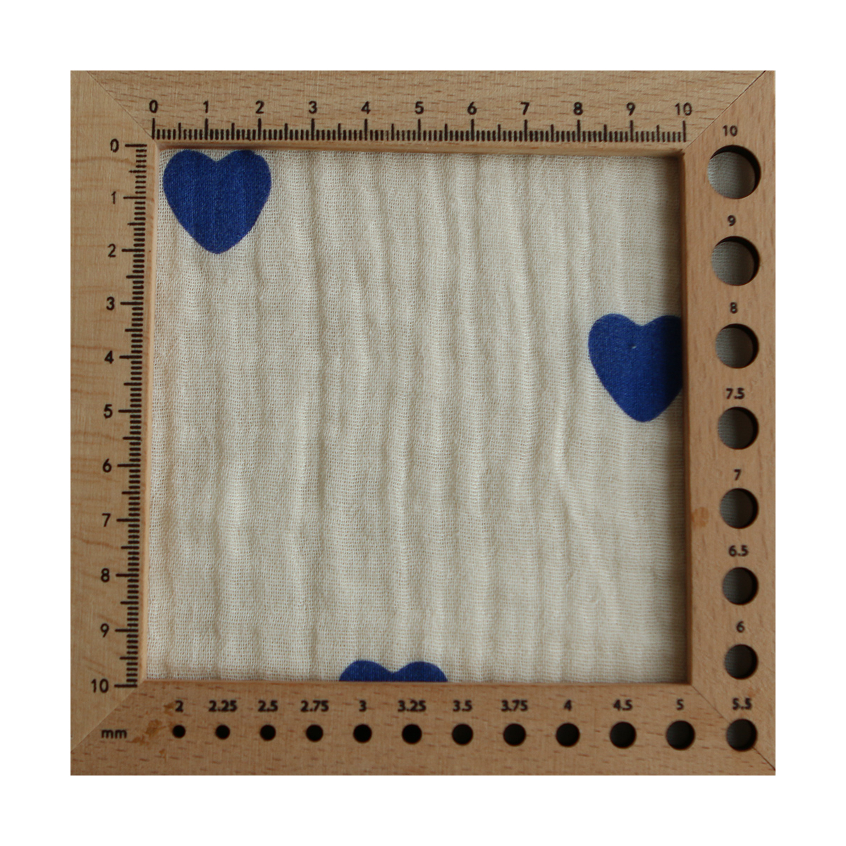 Manou - Double gaze de coton BIO exclusif écru à motif coeurs bleu cobalt