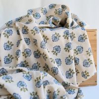 Tissu indien Prisha B en coton hand block, motif coordonné vert et bleu sur écru
