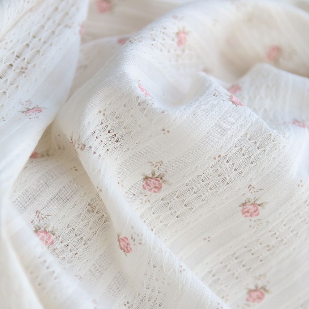 Mabel - Tissu coton jacquard fond écru fleuri rose poudré