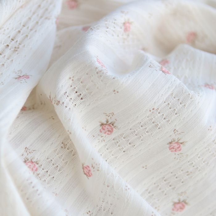 Mabel - Tissu coton jacquard fond écru fleuri rose poudré