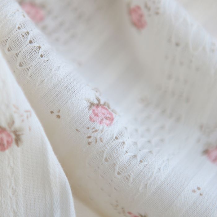 Mabel - Tissu coton jacquard fond écru fleuri rose poudré