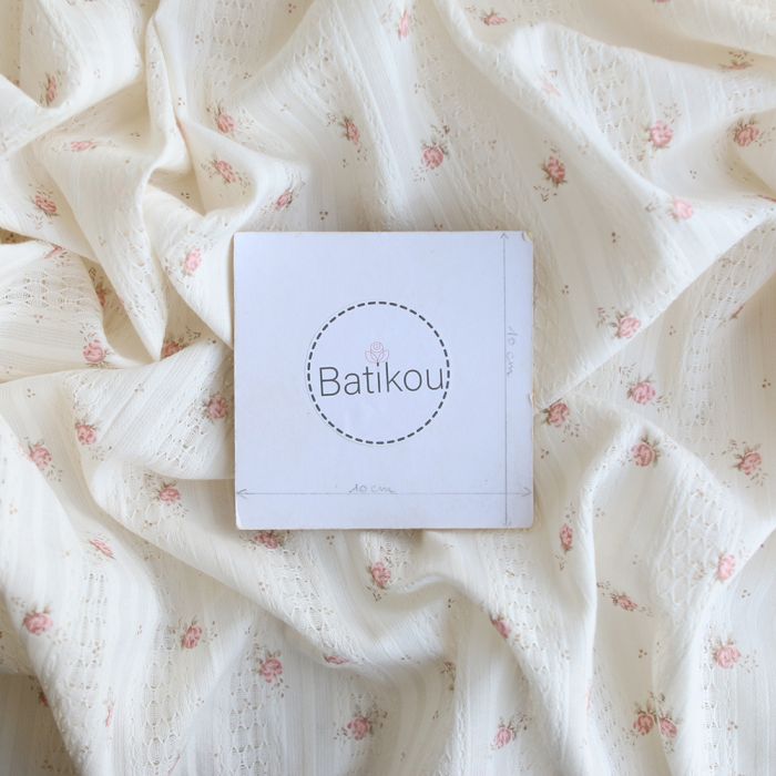 Mabel - Tissu coton jacquard fond écru fleuri rose poudré