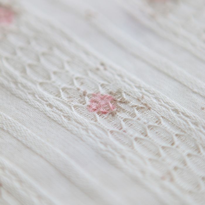 Mabel - Tissu coton jacquard fond écru fleuri rose poudré