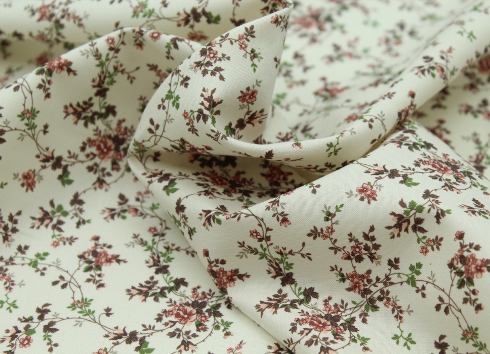 Popeline fine et douce coton organique fond ivoire imprimé fleuri vieux rose