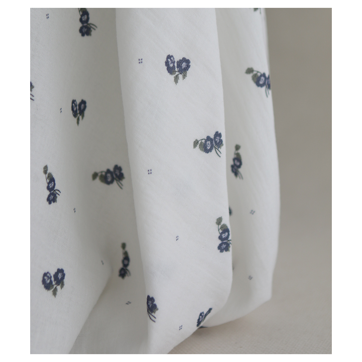 Hana - Double gaze de coton BIO fond blanc fleuri vert et bleu