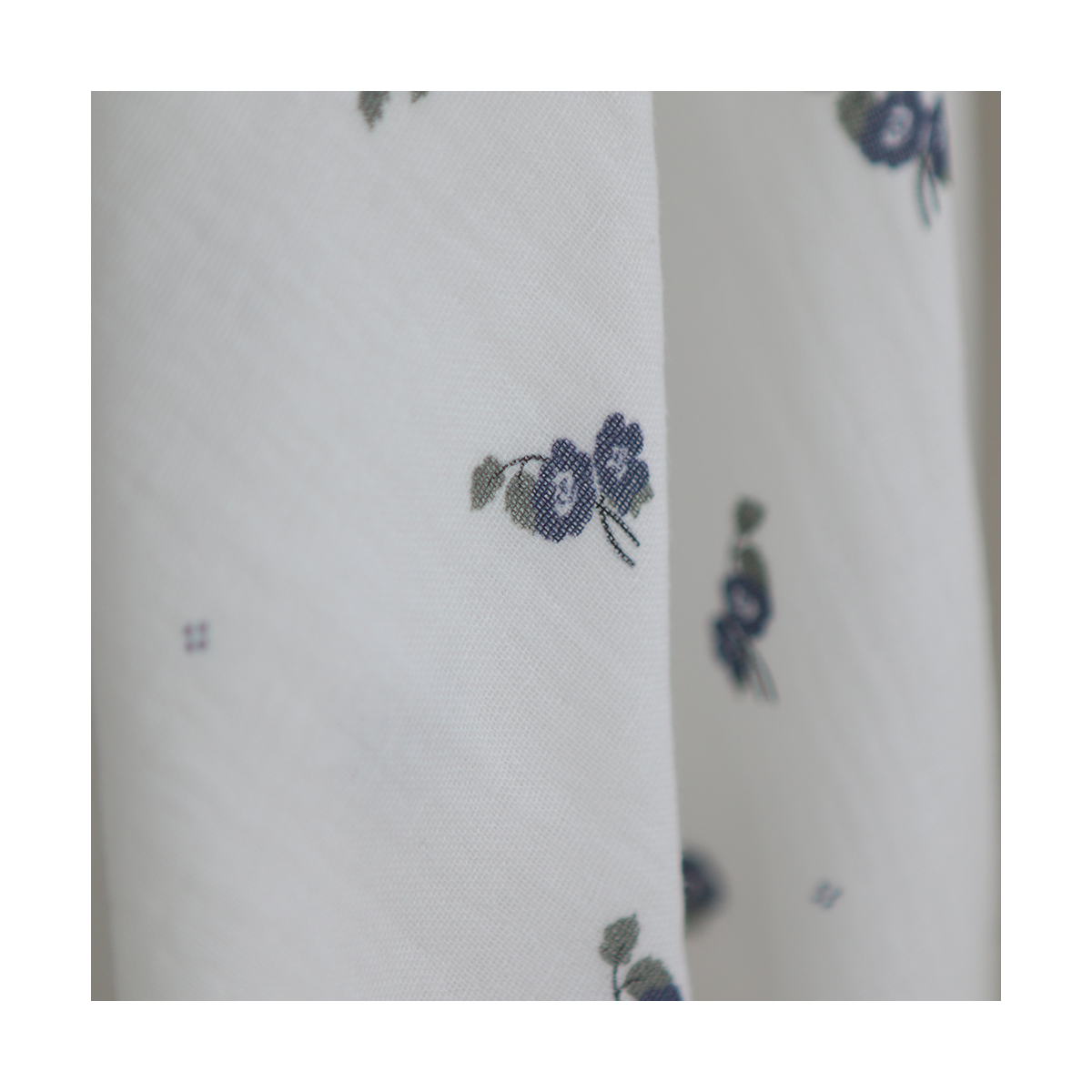 Hana - Double gaze de coton BIO fond blanc fleuri vert et bleu