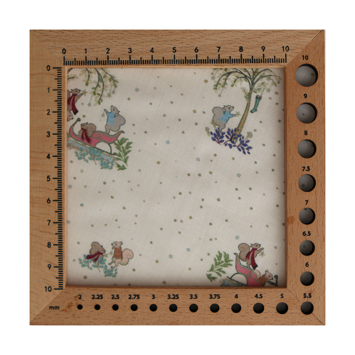 Panache - Tissu sergé de coton organique fin imprimé petits écureuils