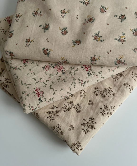 Sophie - Tissu sergé de coton imprimé vintage fleuri fond crème Batikou - 8