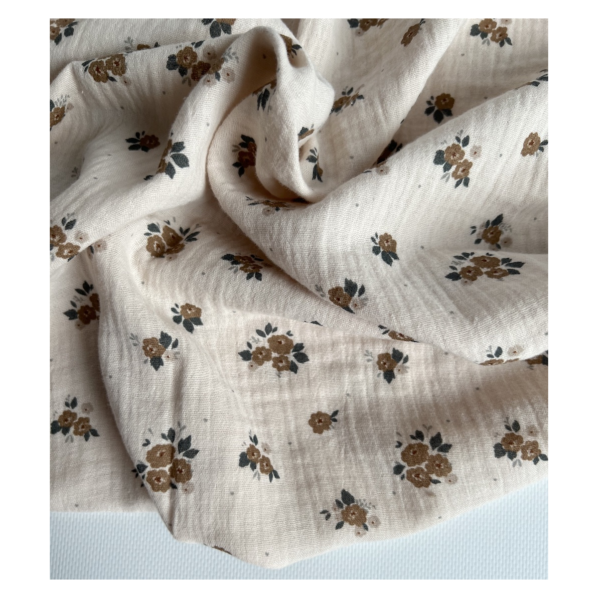 ROZEN - Double gaze de coton BIO crème motif exclusif Rozen forêt Tissus issus de l'agriculture biologique  - 3