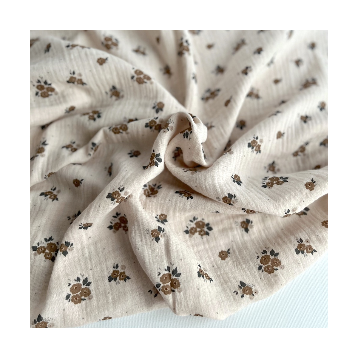 ROZEN - Double gaze de coton BIO crème motif exclusif Rozen forêt Tissus issus de l'agriculture biologique  - 1