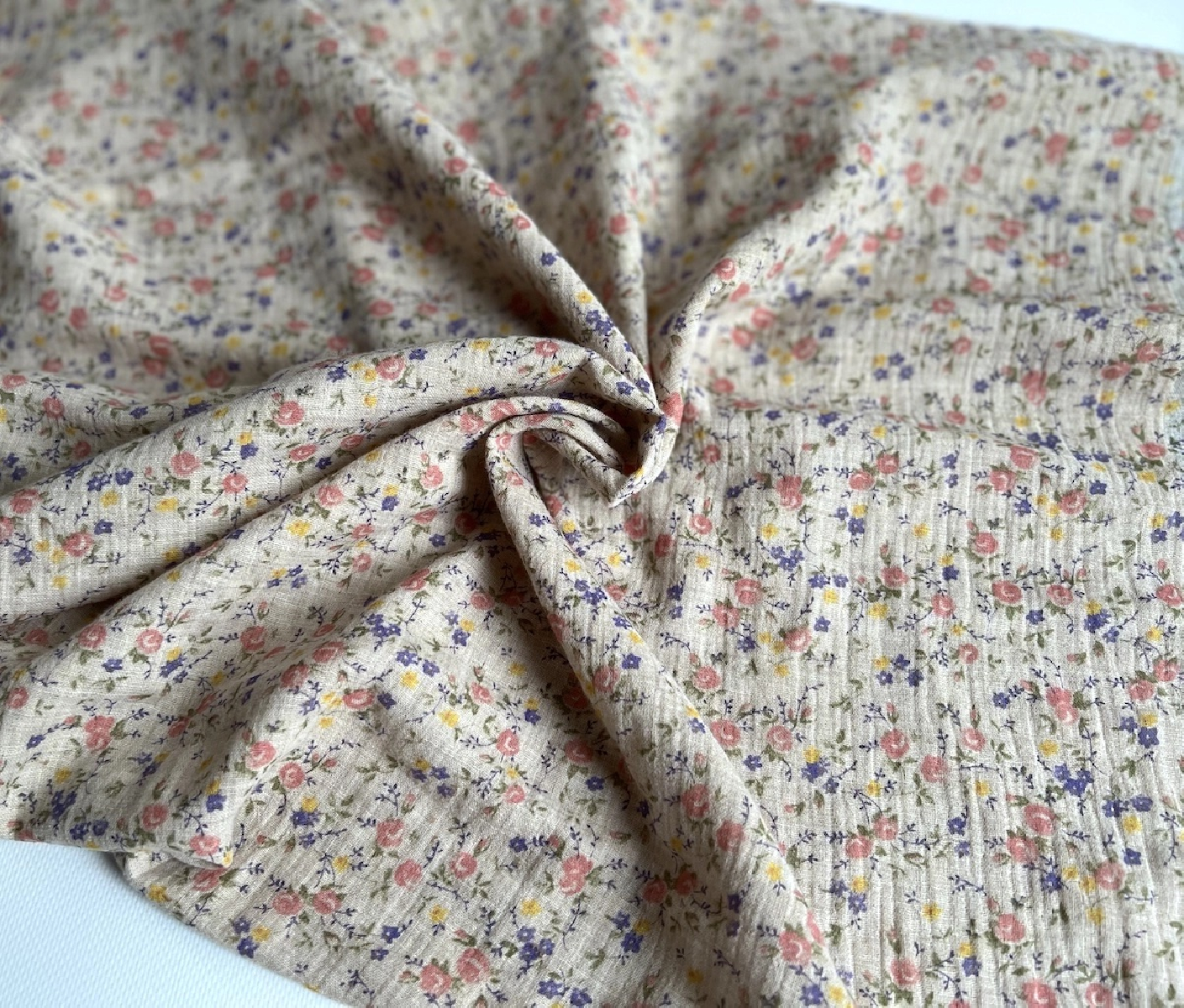 Idalie - Double gaze de coton BIO chiné coloris beige fleuri