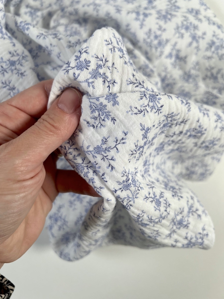 Meriem - Double gaze de coton BIO motif exclusif Bleu faïence Tissus issus de l'agriculture biologique  - 1 2