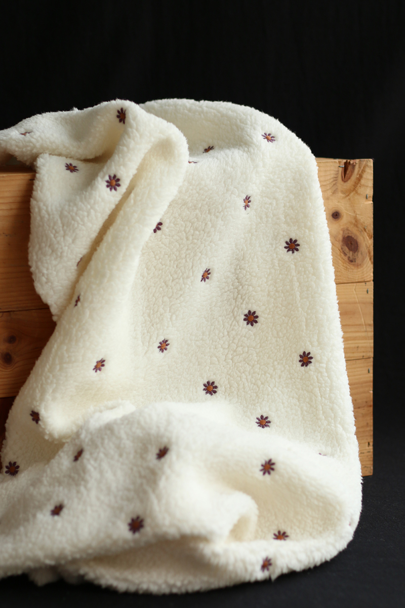 copy of Teddy / moumoute bouclé fond crème motif coeurs bordeaux