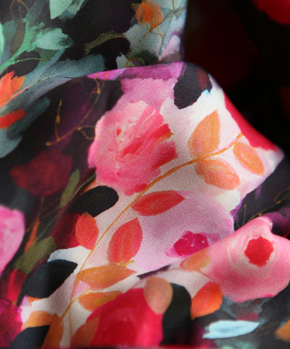 Lucia - Viscose satinée imprimé fleuri noir et fuschia