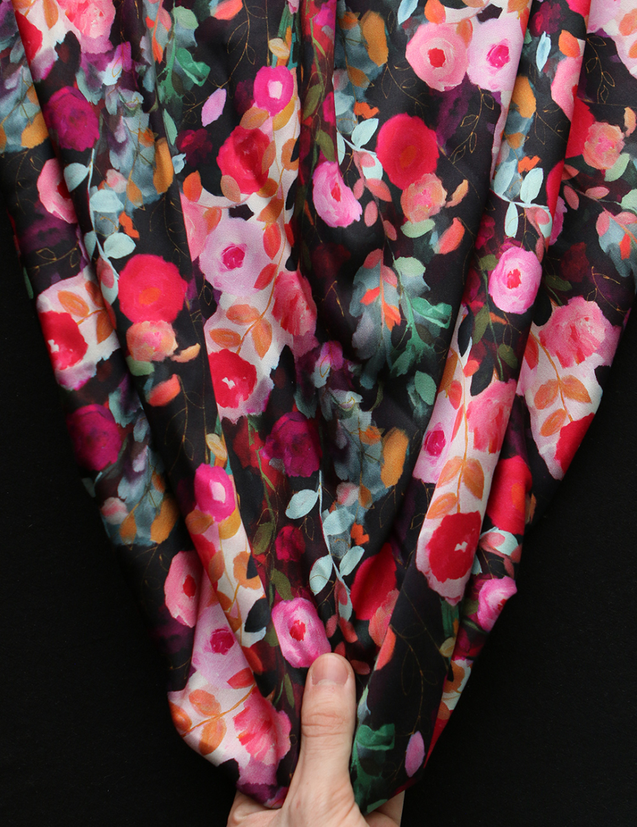 Lucia - Viscose satinée imprimé fleuri noir et fuschia