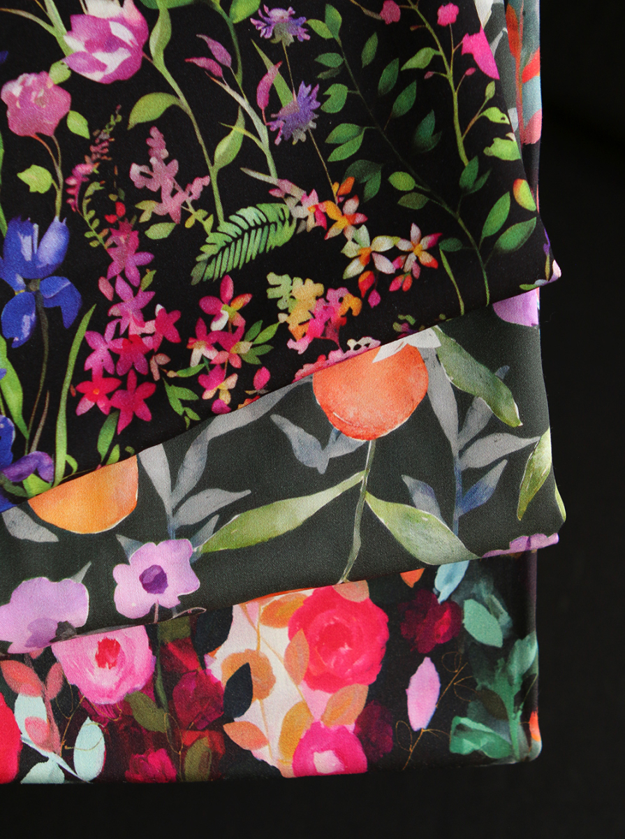 Lucia - Viscose satinée imprimé fleuri noir et fuschia