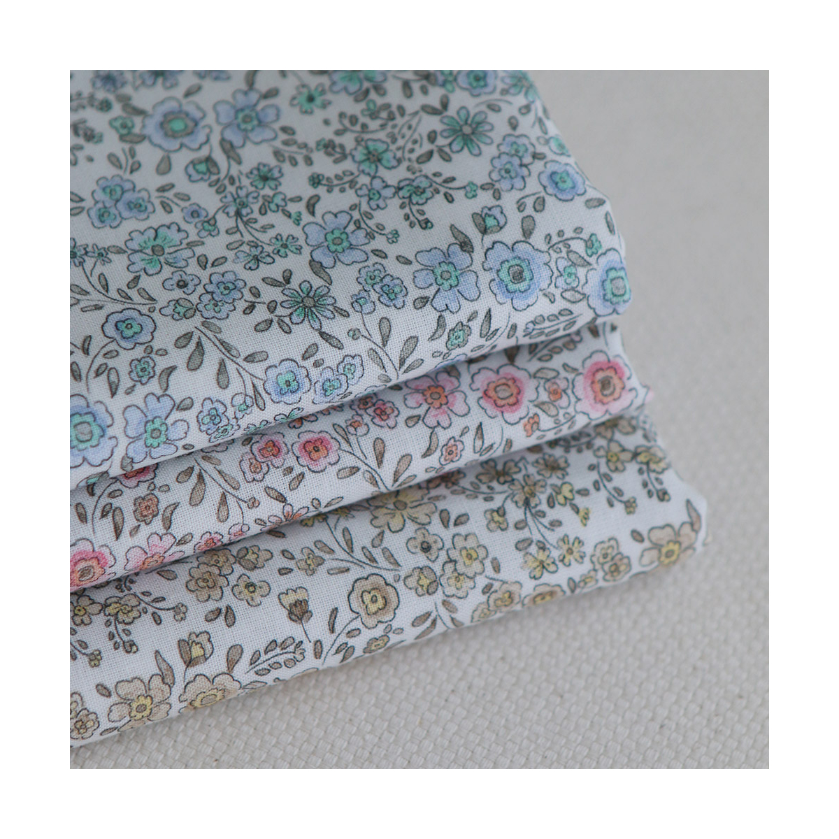 Suzanne - Popeline de coton douce qualité SWEET motif rose