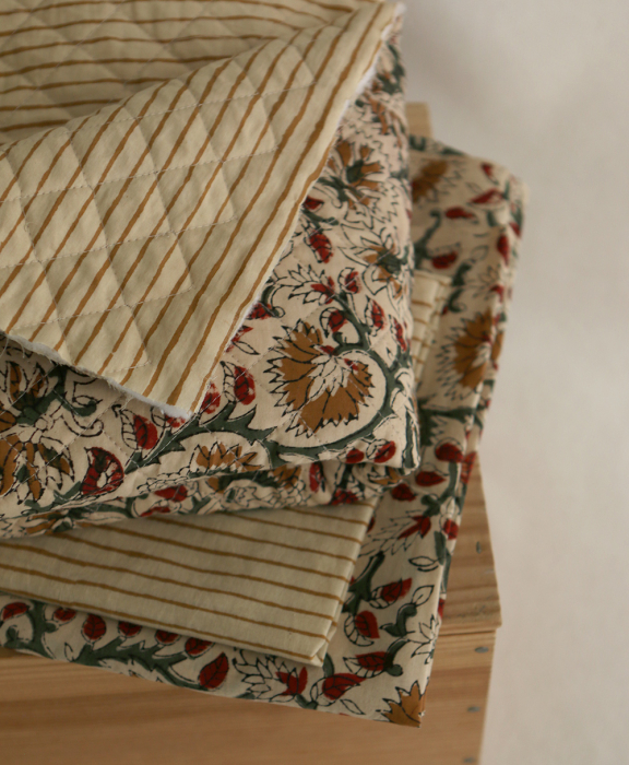 Nisha & rayures - Tissu indien matelassé double face coton hand block teal largeur 100cm