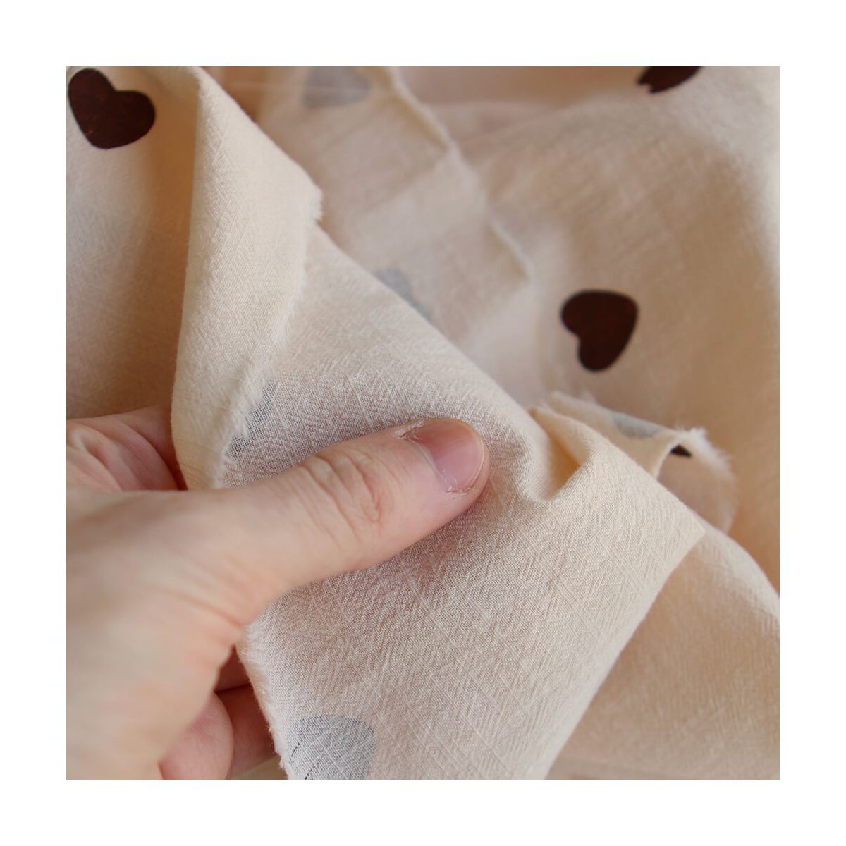 Manou - Coton lavé bio coloris vanille motif coeurs chocolat