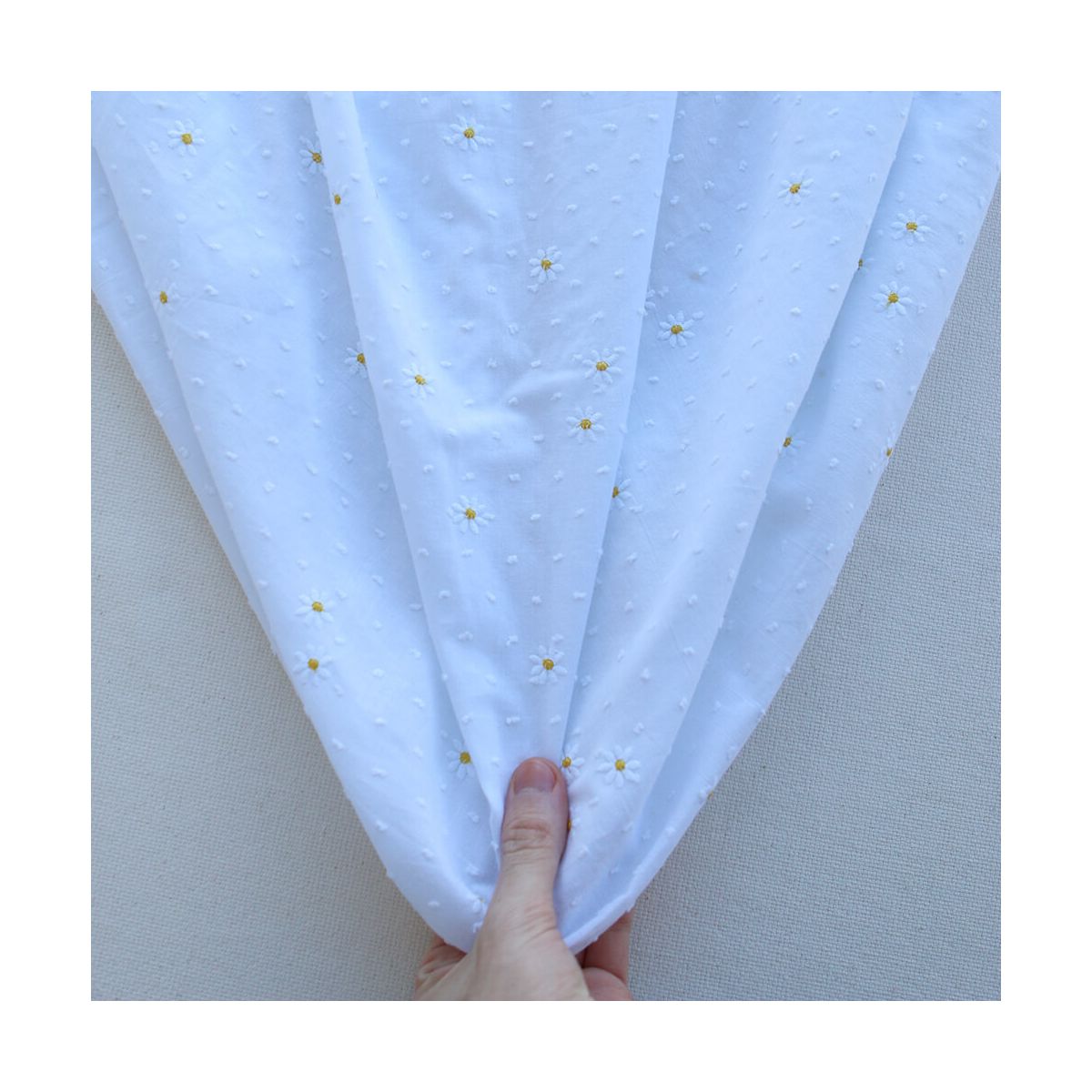 Adelaide - Plumetis de coton blanc broderies petites marguerites