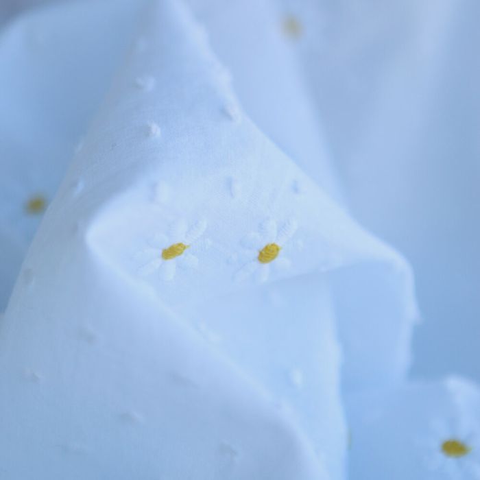 Adelaide - Plumetis de coton blanc broderies petites marguerites
