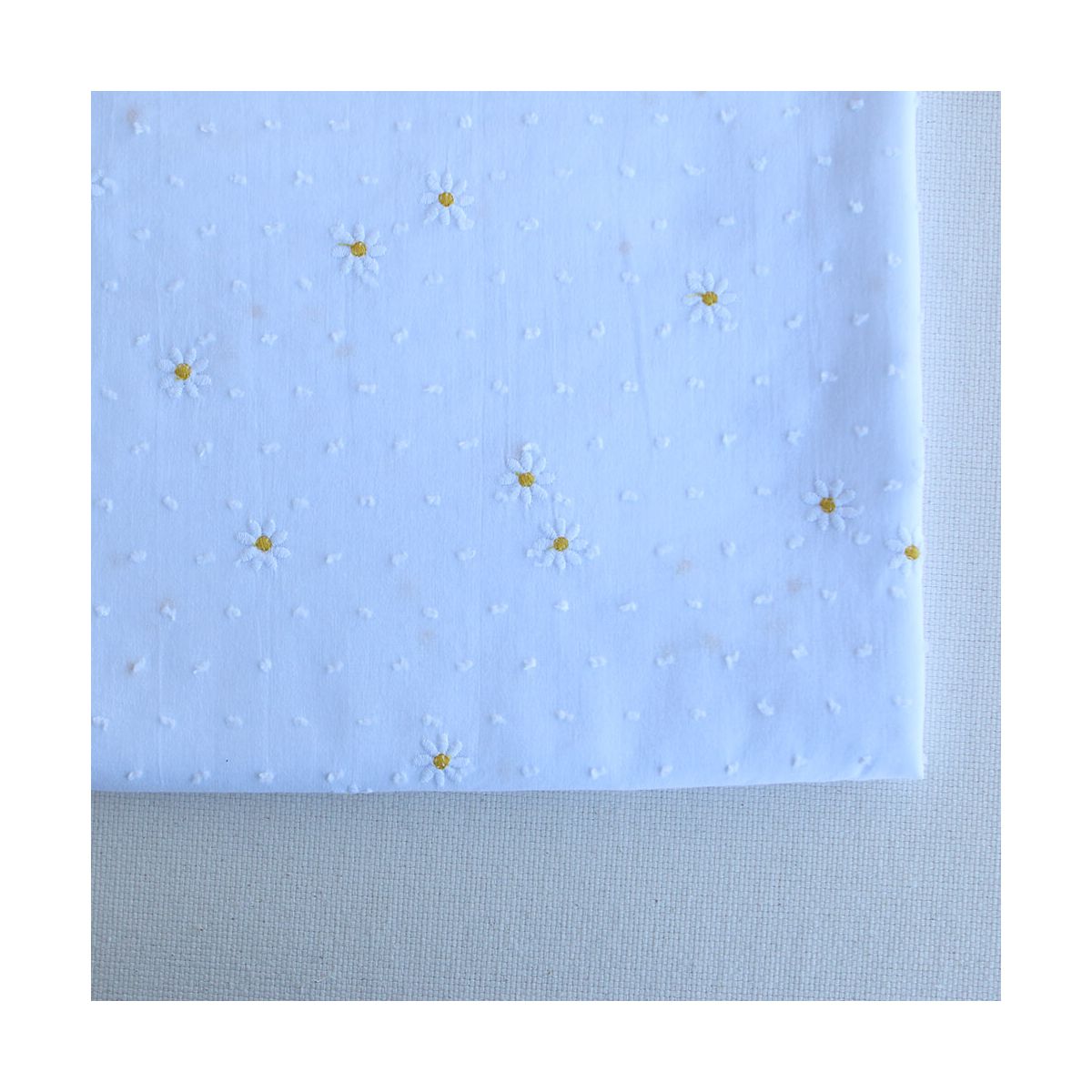 Adelaide - Plumetis de coton blanc broderies petites marguerites