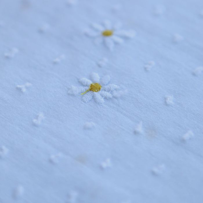 Adelaide - Plumetis de coton blanc broderies petites marguerites