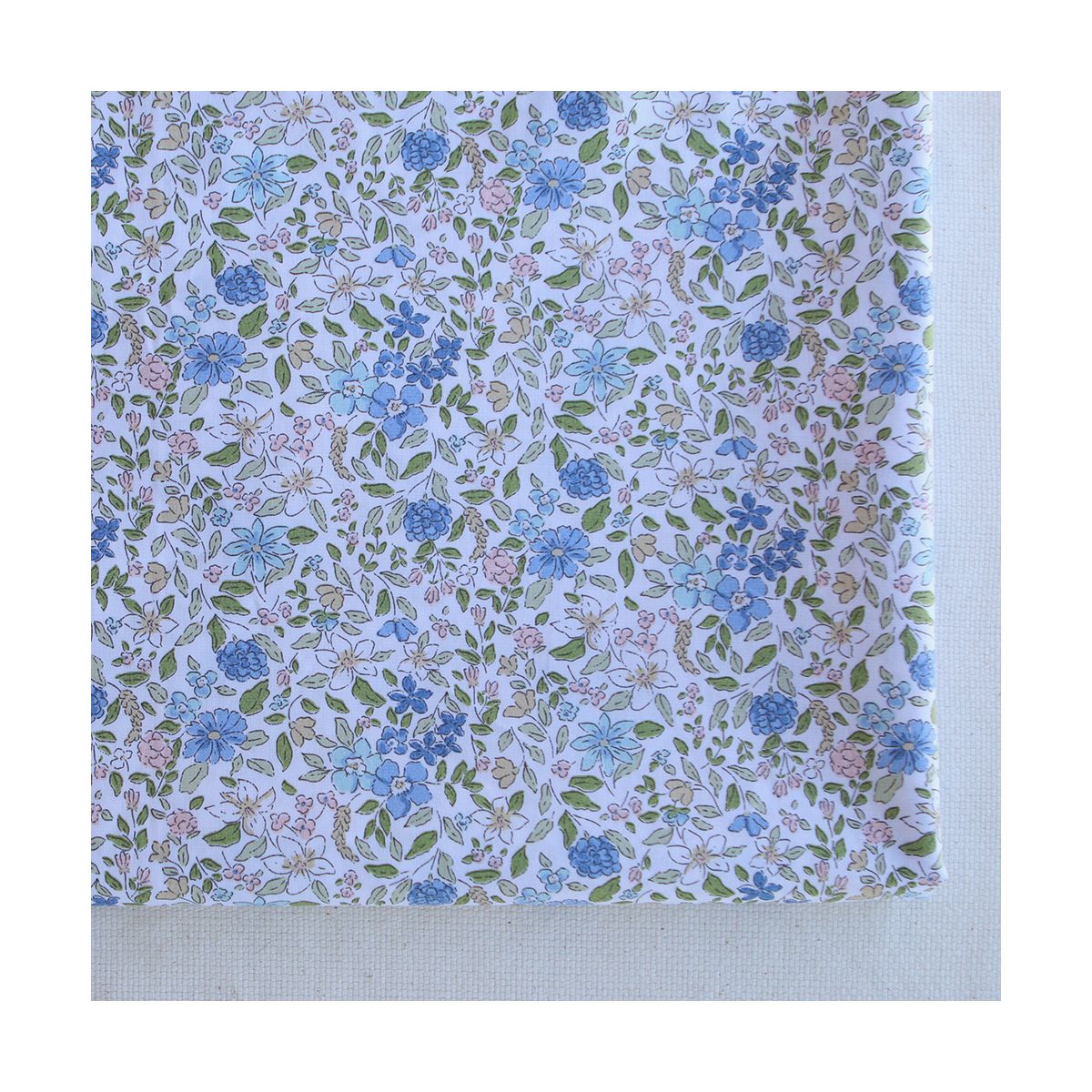 Amelie - Popeline de coton fleuri teintes bleues