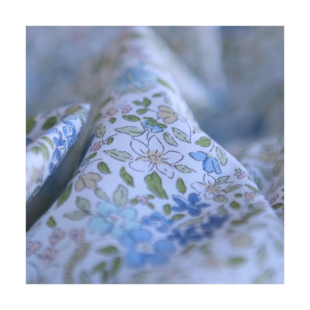 Amelie - Popeline de coton fleuri teintes bleues