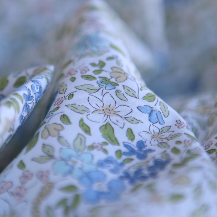 Amelie - Popeline de coton fleuri teintes bleues