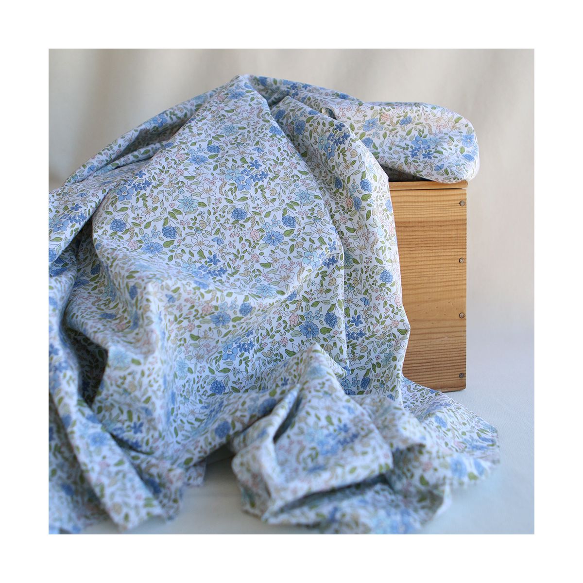 Amelie - Popeline de coton fleuri teintes bleues
