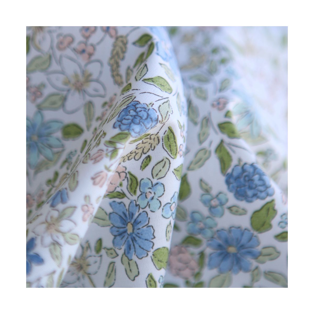 Amelie - Popeline de coton fleuri teintes bleues