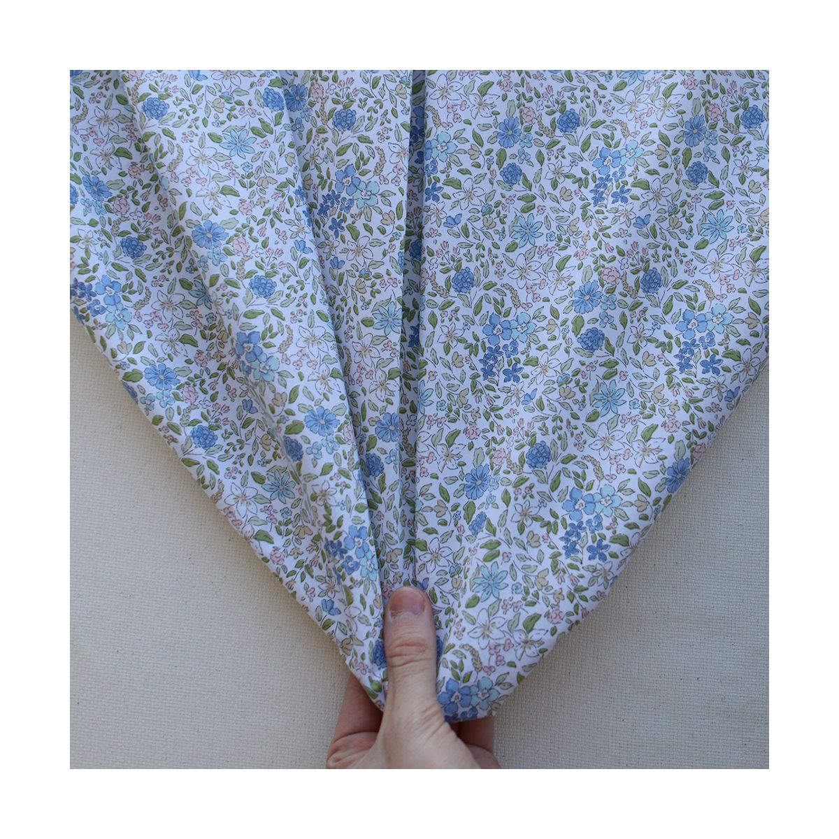 Amelie - Popeline de coton fleuri teintes bleues