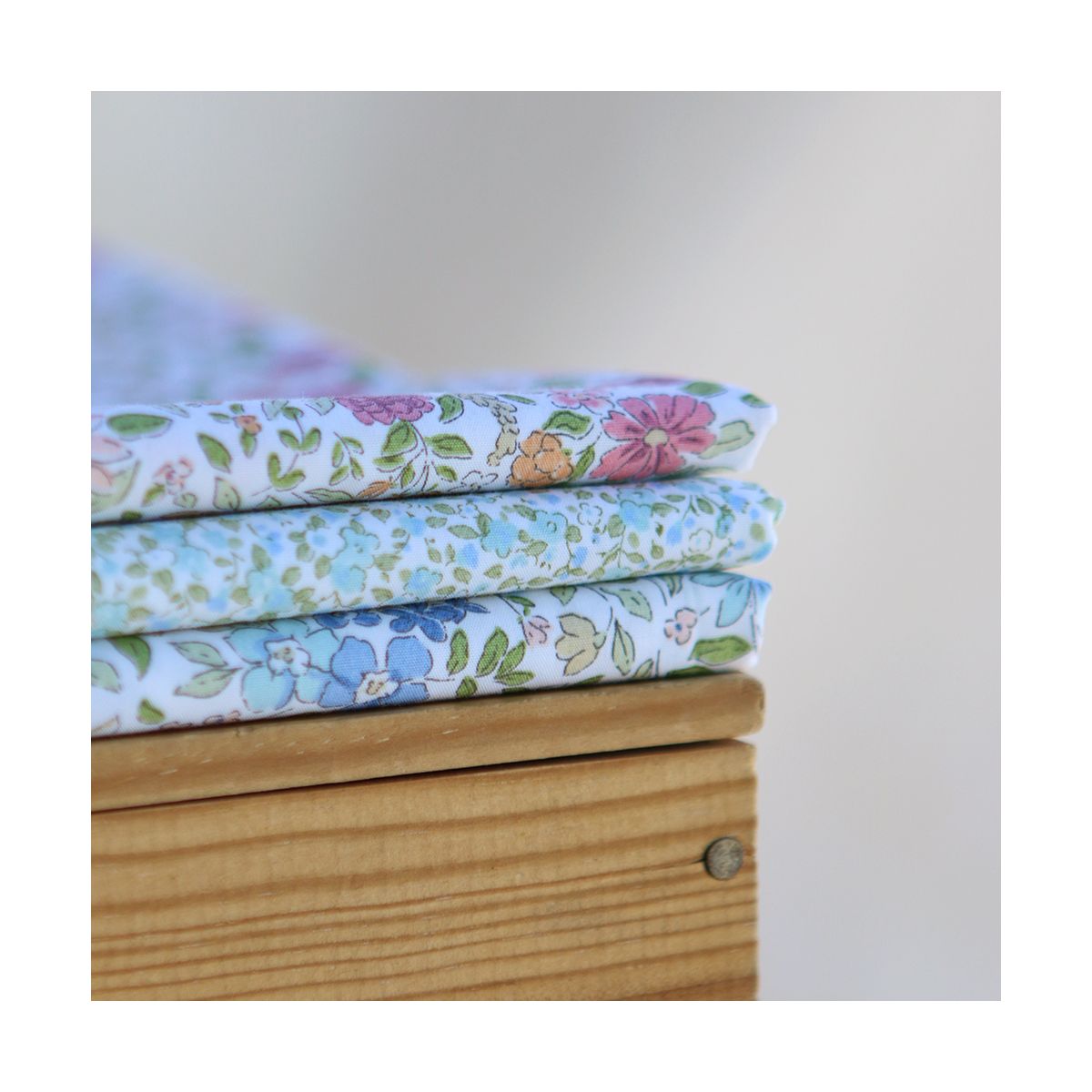 Amelie - Popeline de coton fleuri teintes bleues
