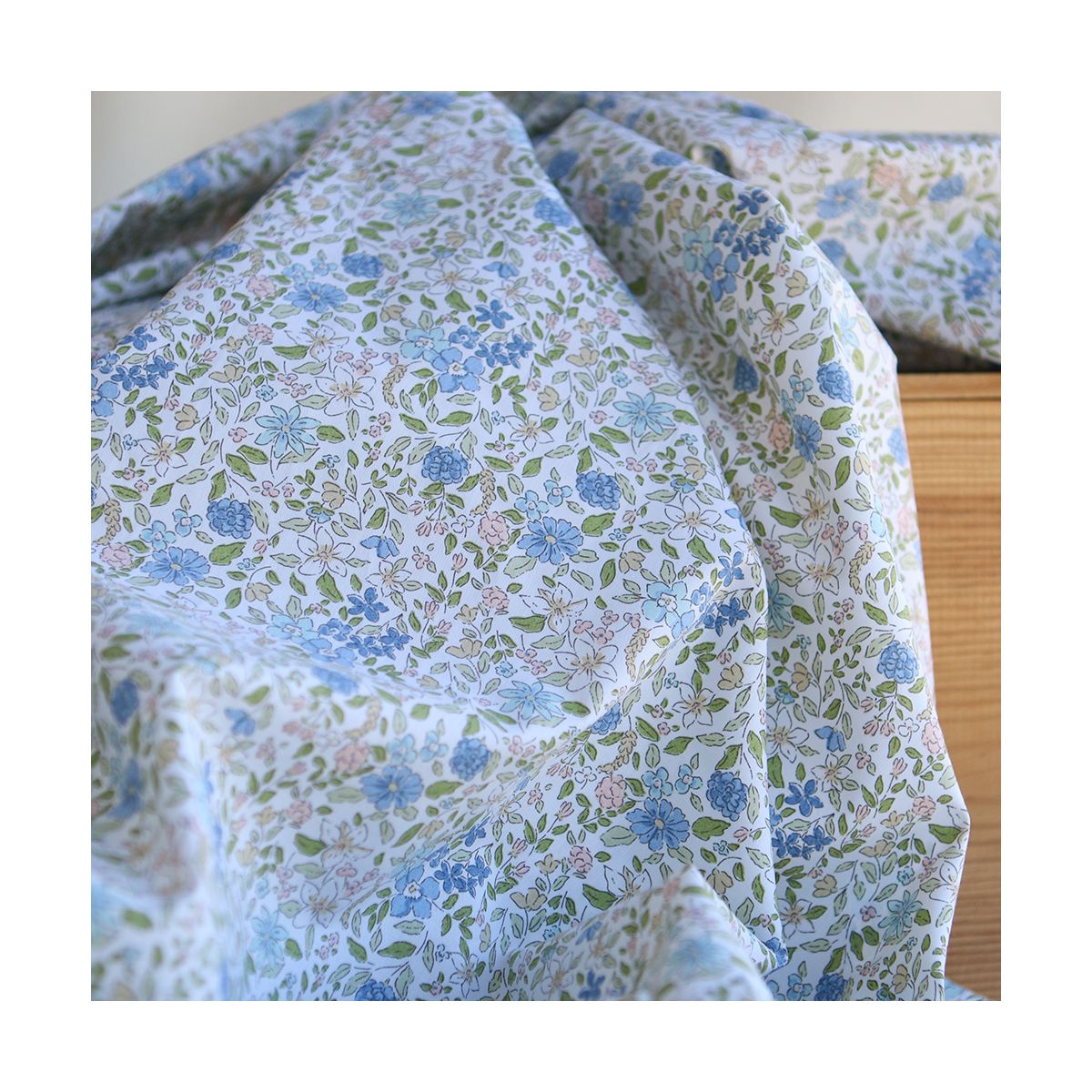Amelie - Popeline de coton fleuri teintes bleues