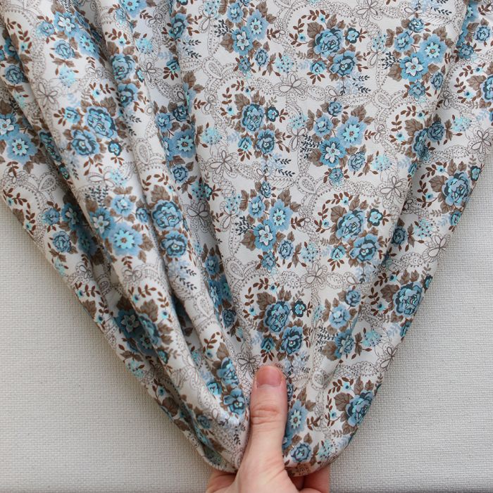 Amalia - Sergé de coton BIO organique imprimé fleuri marron et bleu