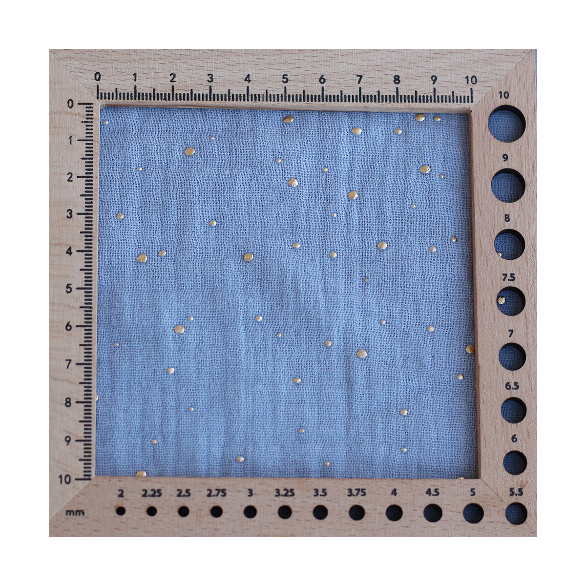 Double gaze de coton pois dorés fond bleu nuage